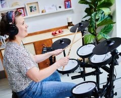 ROLAND TD-07DMK V-Drums Elektronik Davul Seti